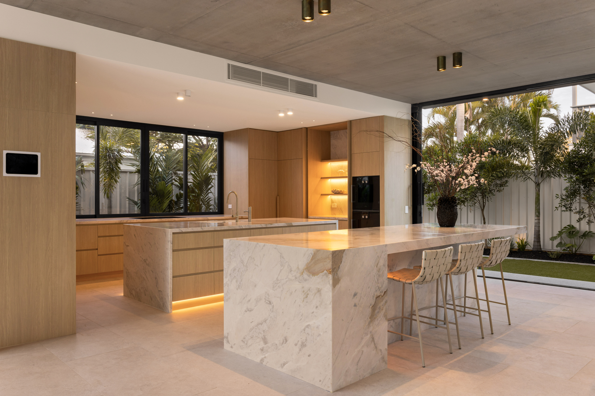 Mawarra, Buddina – Matarazzo Dolomite and Capanna Marble interior, image 10 of 24