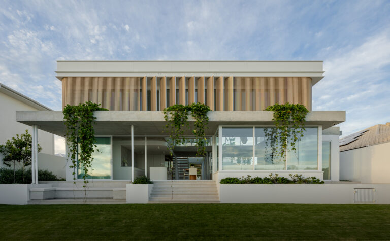 Mermaid, Noosa – Superwhite Dolomite and Arabescato Marble interior, image 9 of 9