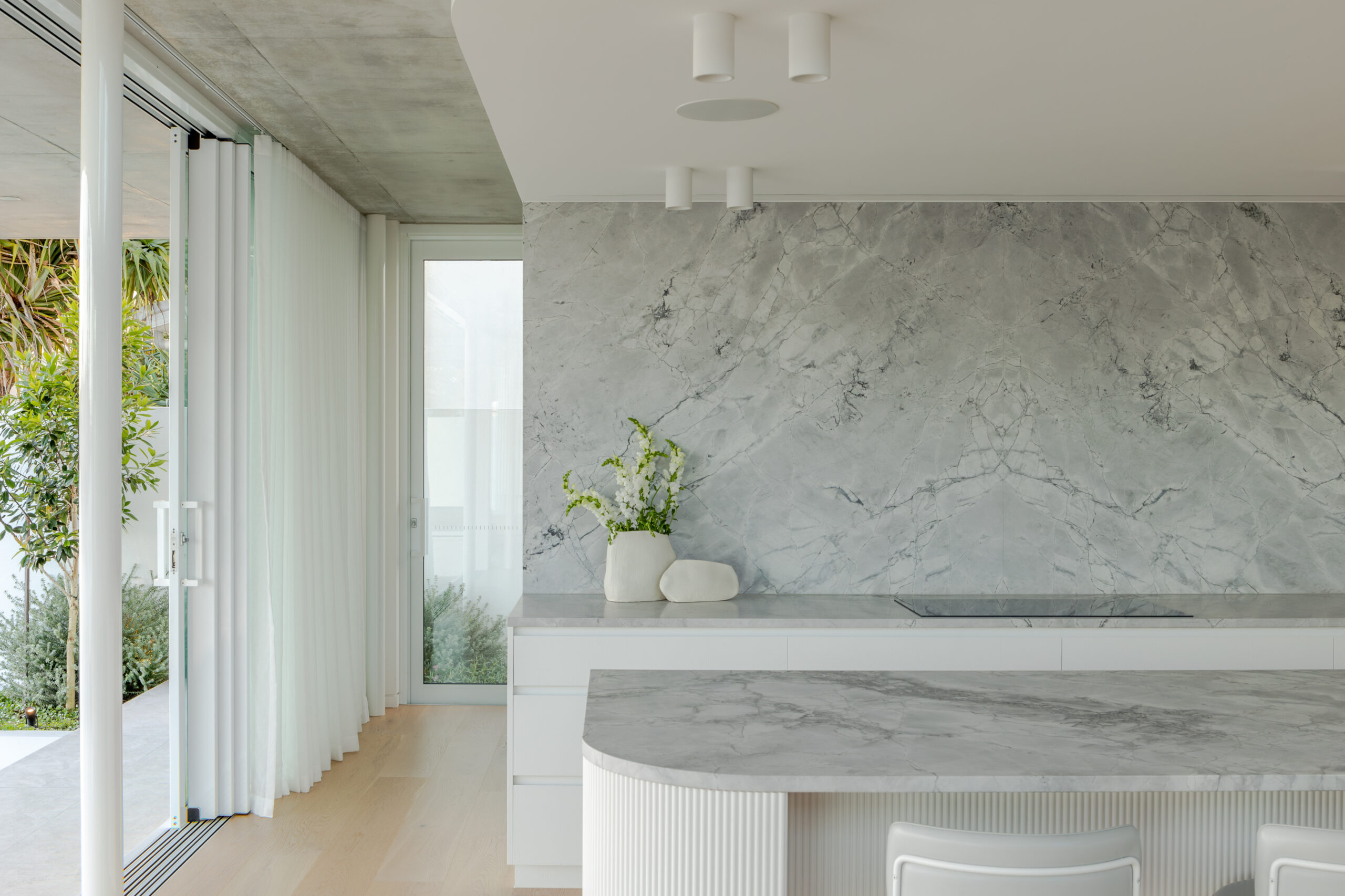 Mermaid, Noosa – Superwhite Dolomite and Arabescato Marble interior, image 8 of 9