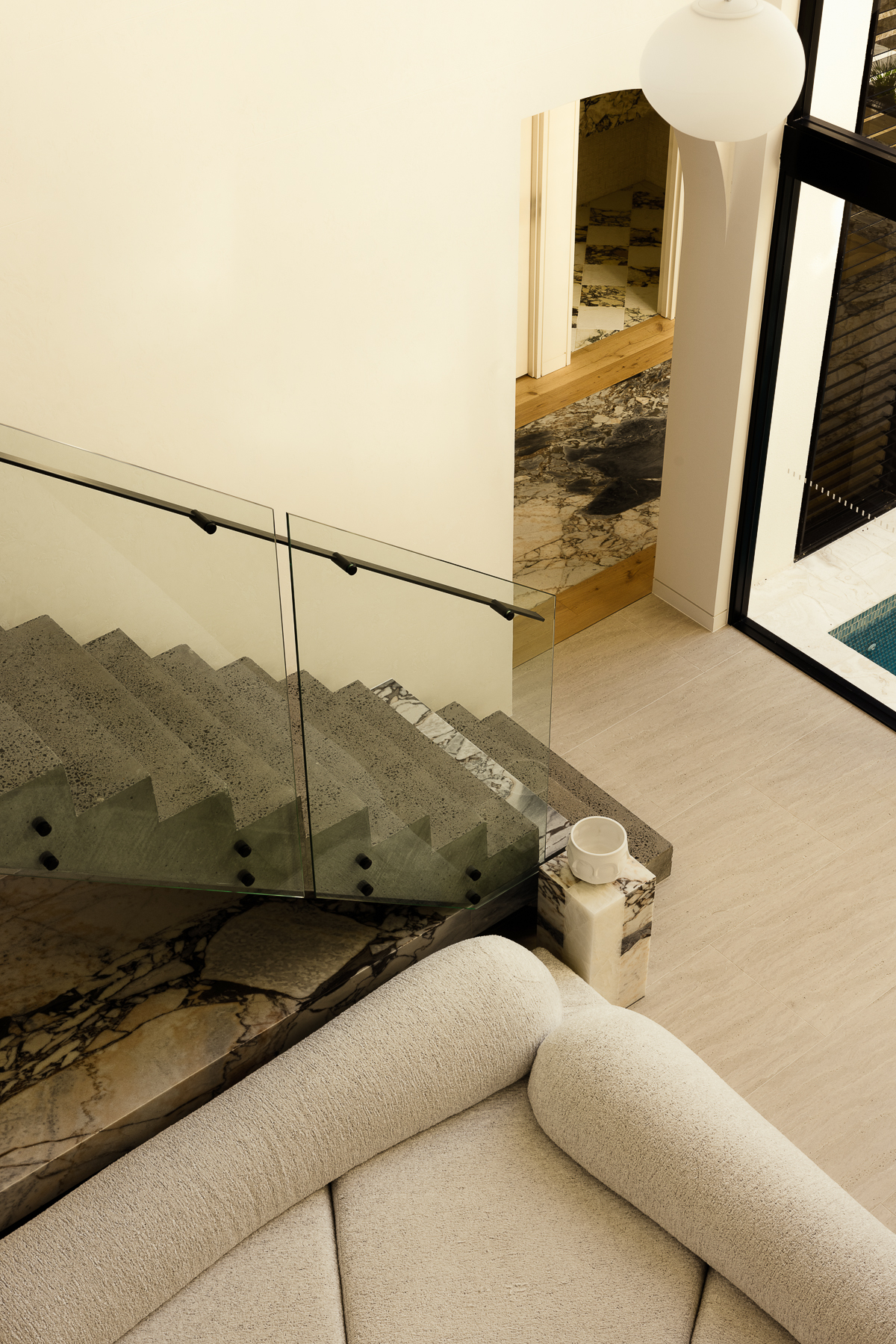 35 Yaringa Ave, Buddina – Calacatta Viola Marble, Elefanté Marble and Vein Cut Travertine interior, image 2 of 28