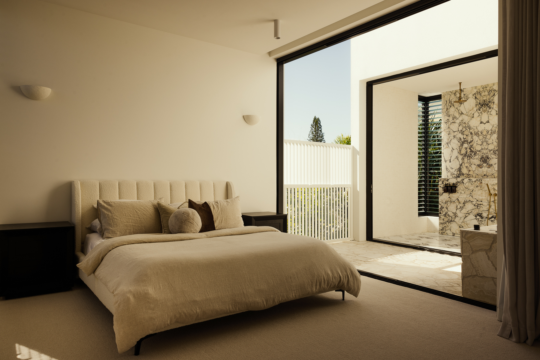 35 Yaringa Ave, Buddina – Calacatta Viola Marble, Elefanté Marble and Vein Cut Travertine interior, image 8 of 28