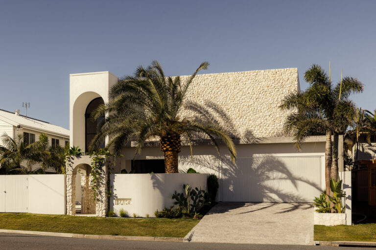35 Yaringa Ave, Buddina – Calacatta Viola Marble, Elefanté Marble and Vein Cut Travertine interior, image 9 of 28