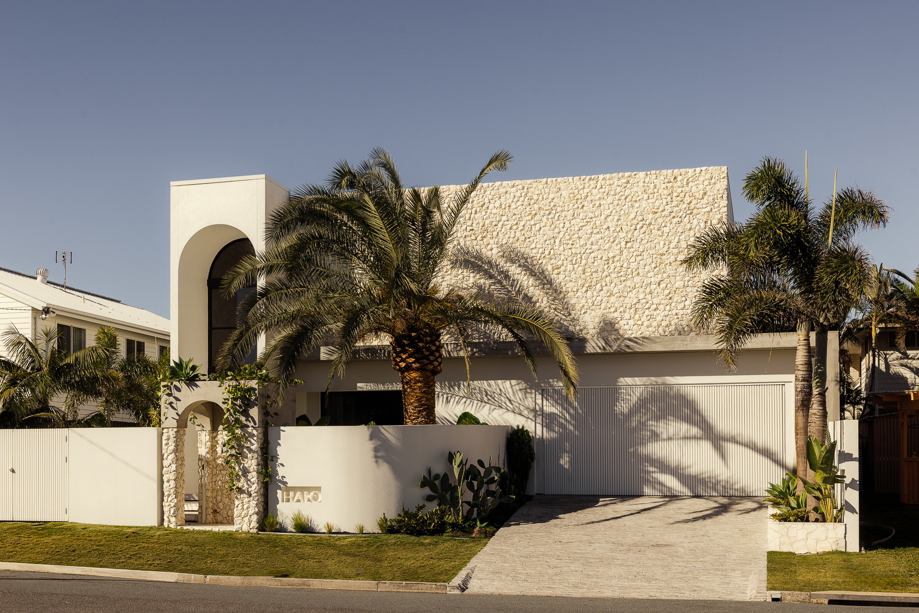 35 Yaringa Ave, Buddina – Calacatta Viola Marble, Elefanté Marble and Vein Cut Travertine interior, image 9 of 28