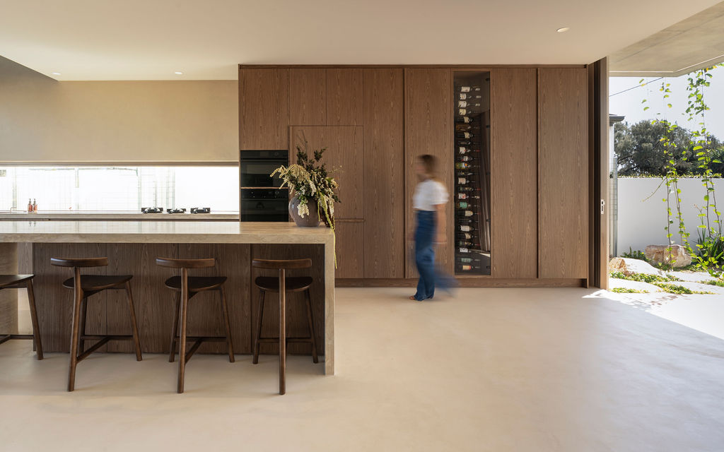 49 Pacific Blvd, Buddina – Vein Cut Travertine and Rosso Travertine interior, image 11 of 24