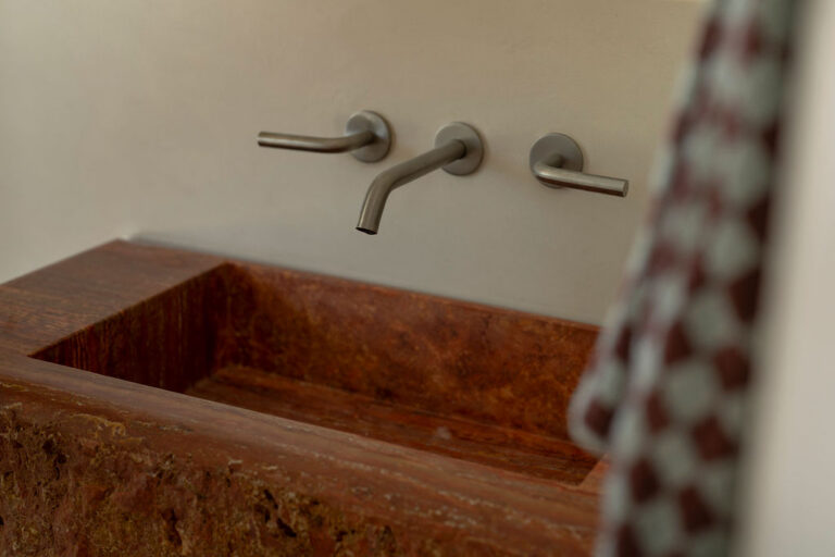 49 Pacific Blvd, Buddina – Vein Cut Travertine and Rosso Travertine interior, image 5 of 24