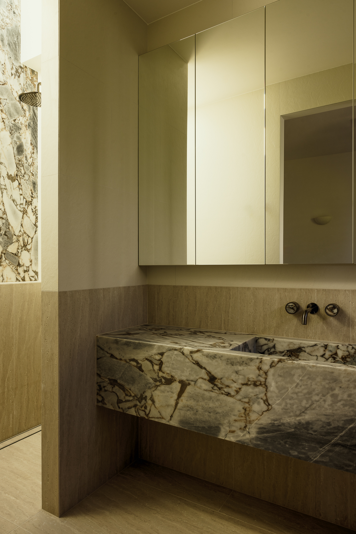 35 Yaringa Ave, Buddina – Calacatta Viola Marble, Elefanté Marble and Vein Cut Travertine interior, image 3 of 28