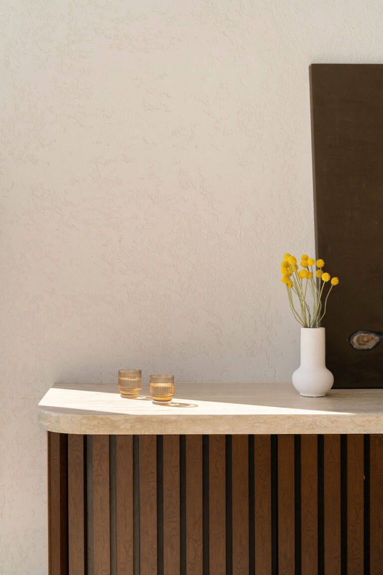 49 Pacific Blvd, Buddina – Vein Cut Travertine and Rosso Travertine interior, image 14 of 24