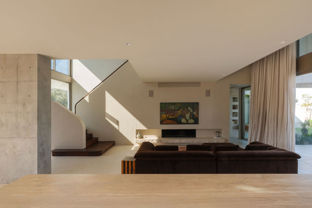 49 Pacific Blvd, Buddina – Vein Cut Travertine and Rosso Travertine interior, image 15 of 24