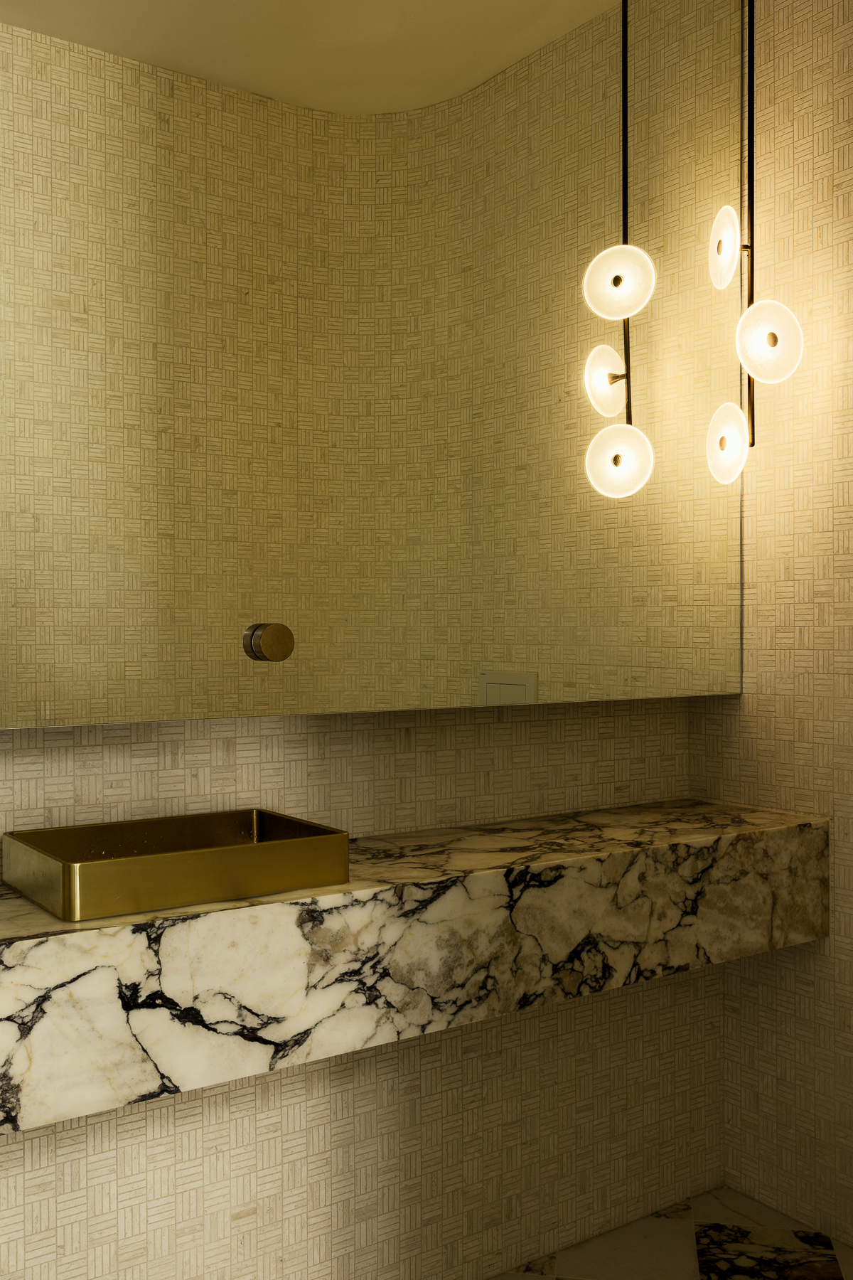 35 Yaringa Ave, Buddina – Calacatta Viola Marble, Elefanté Marble and Vein Cut Travertine interior, image 4 of 28