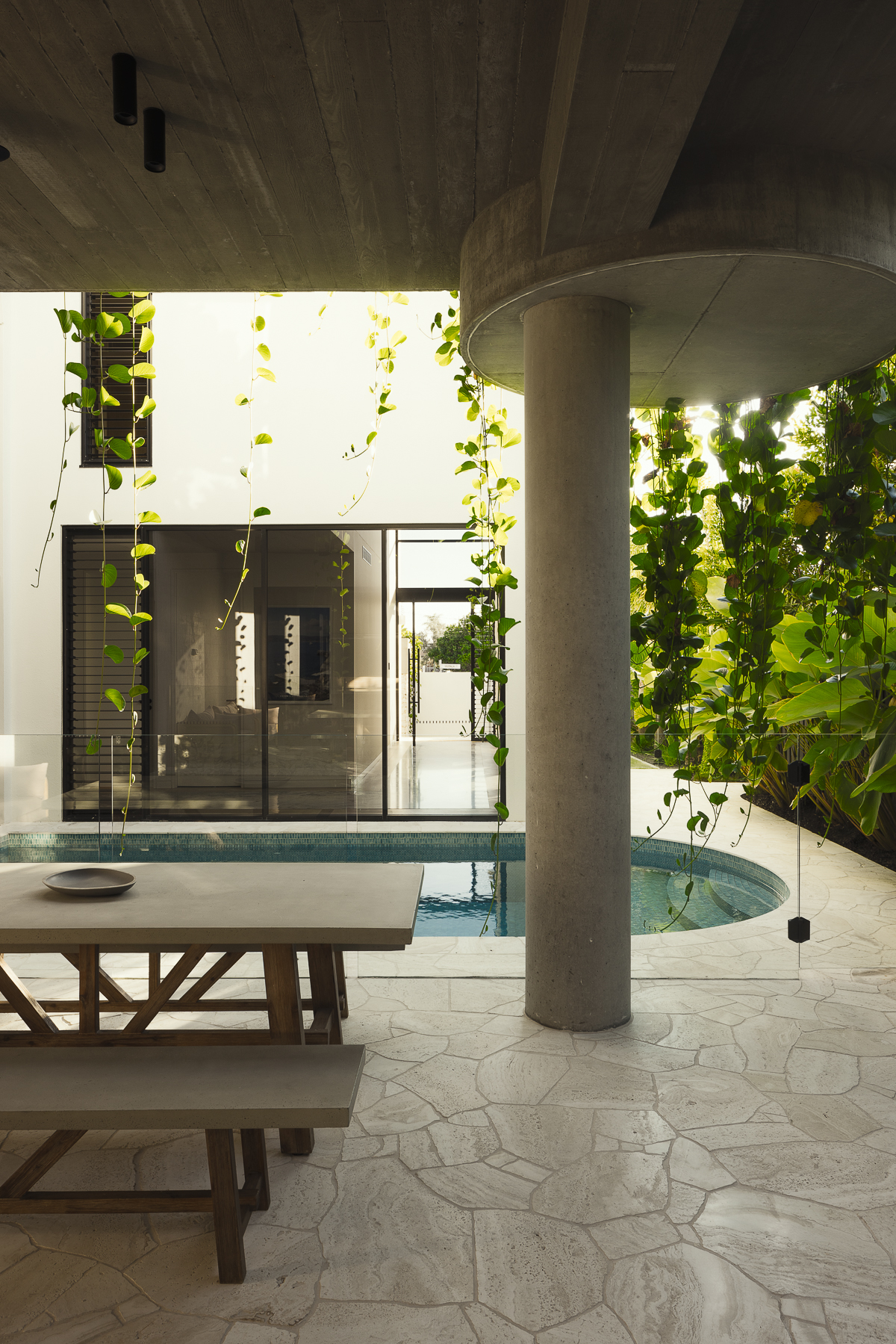 35 Yaringa Ave, Buddina – Calacatta Viola Marble, Elefanté Marble and Vein Cut Travertine interior, image 12 of 28