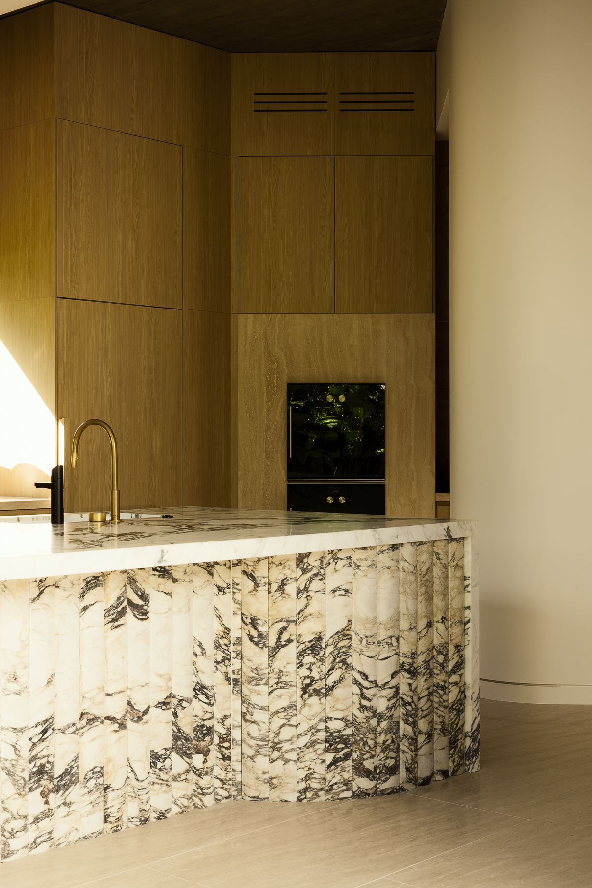 35 Yaringa Ave, Buddina – Calacatta Viola Marble, Elefanté Marble and Vein Cut Travertine interior, image 17 of 28