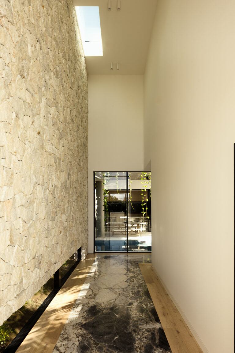 35 Yaringa Ave, Buddina – Calacatta Viola Marble, Elefanté Marble and Vein Cut Travertine interior, image 7 of 28