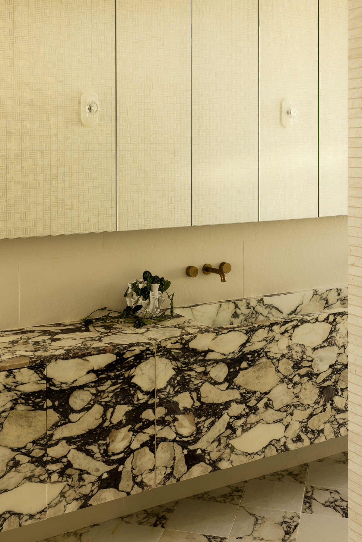 35 Yaringa Ave, Buddina – Calacatta Viola Marble, Elefanté Marble and Vein Cut Travertine interior, image 13 of 28