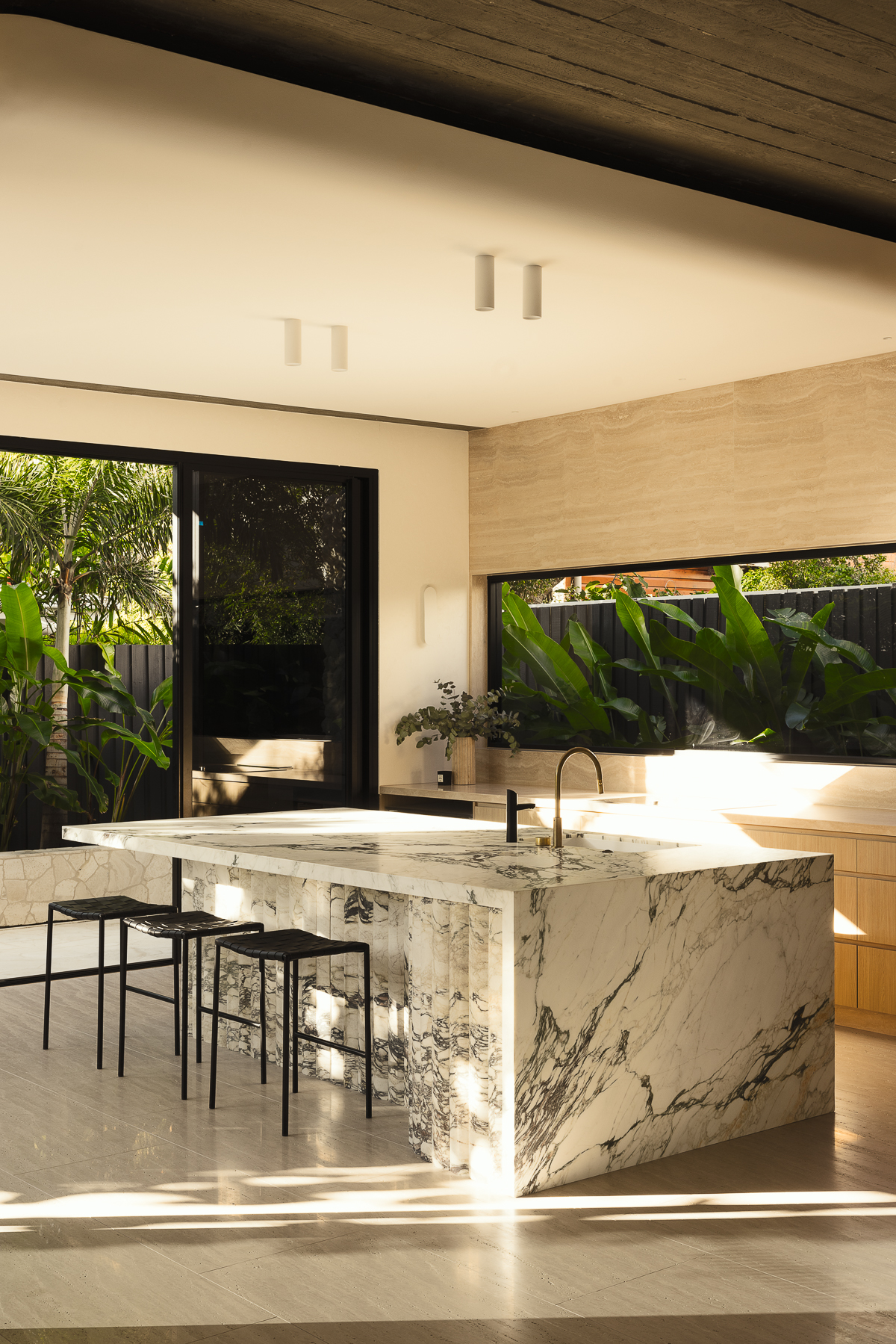 35 Yaringa Ave, Buddina – Calacatta Viola Marble, Elefanté Marble and Vein Cut Travertine interior, image 19 of 28