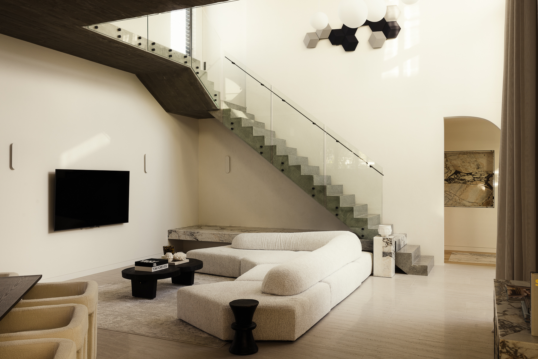 35 Yaringa Ave, Buddina – Calacatta Viola Marble, Elefanté Marble and Vein Cut Travertine interior, image 14 of 28