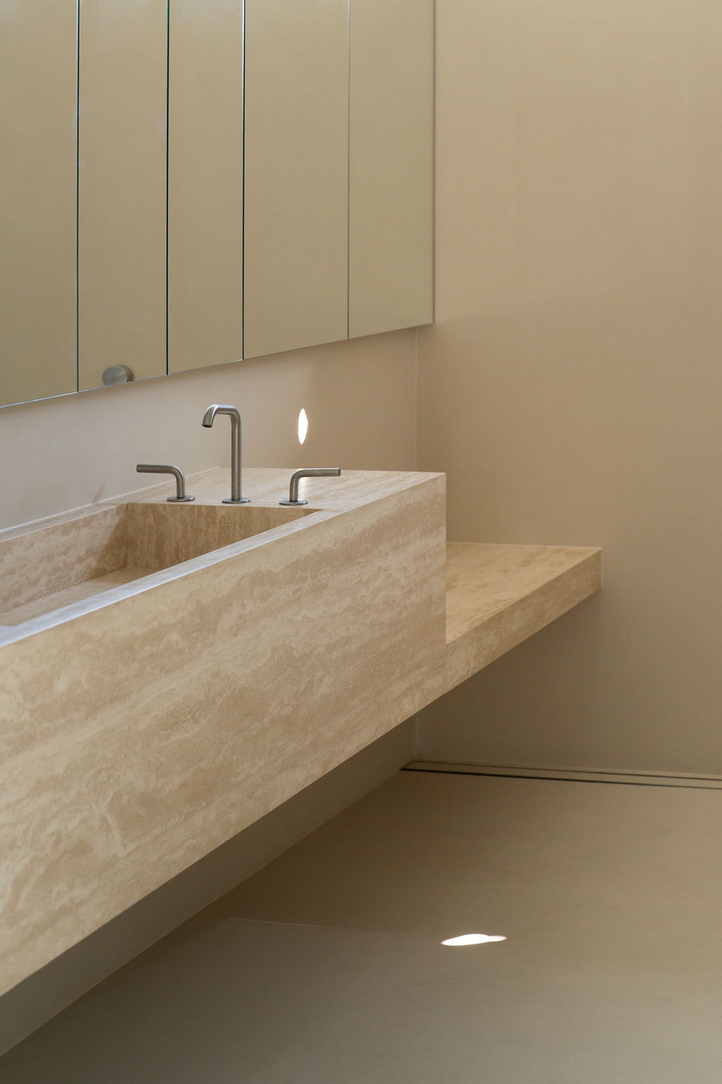 49 Pacific Blvd, Buddina – Vein Cut Travertine and Rosso Travertine interior, image 18 of 24