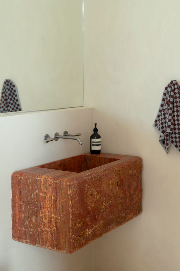 49 Pacific Blvd, Buddina – Vein Cut Travertine and Rosso Travertine interior, image 12 of 24
