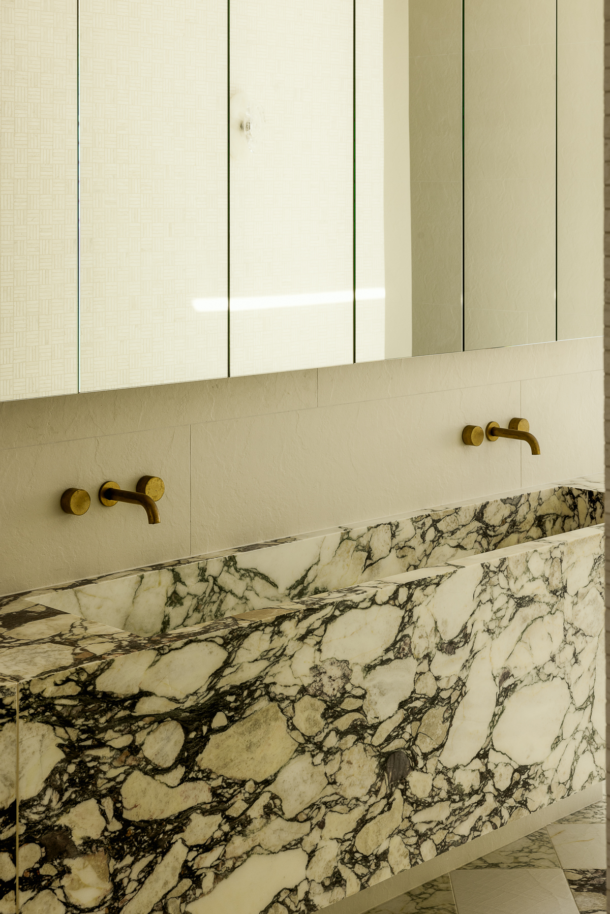 35 Yaringa Ave, Buddina – Calacatta Viola Marble, Elefanté Marble and Vein Cut Travertine interior, image 22 of 28