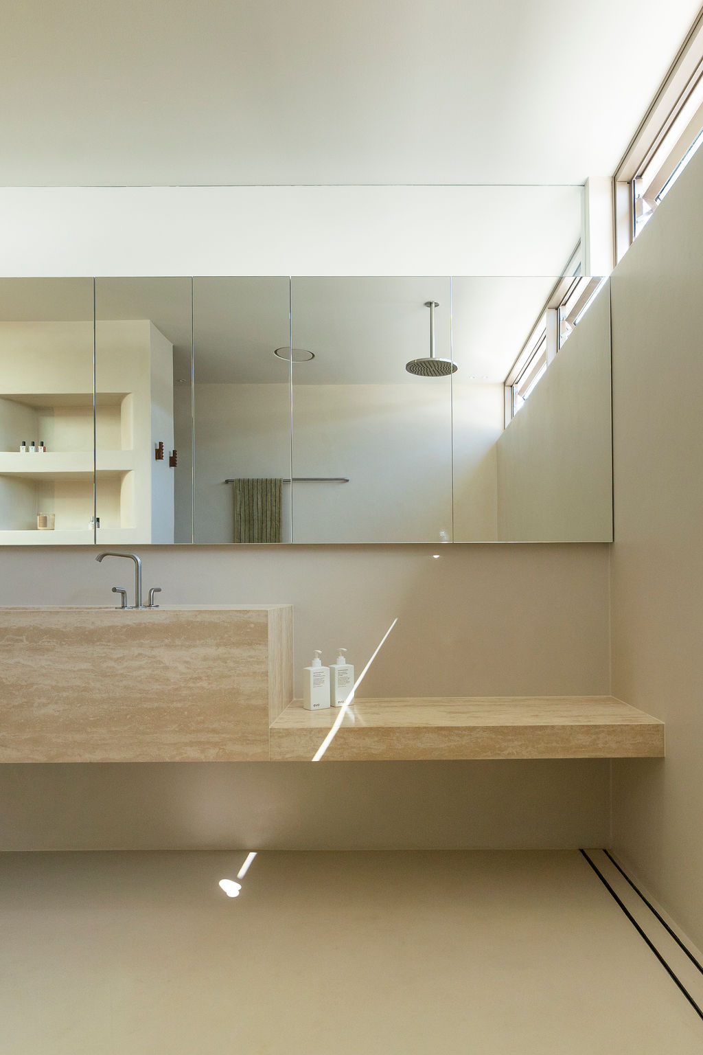 49 Pacific Blvd, Buddina – Vein Cut Travertine and Rosso Travertine interior, image 20 of 24
