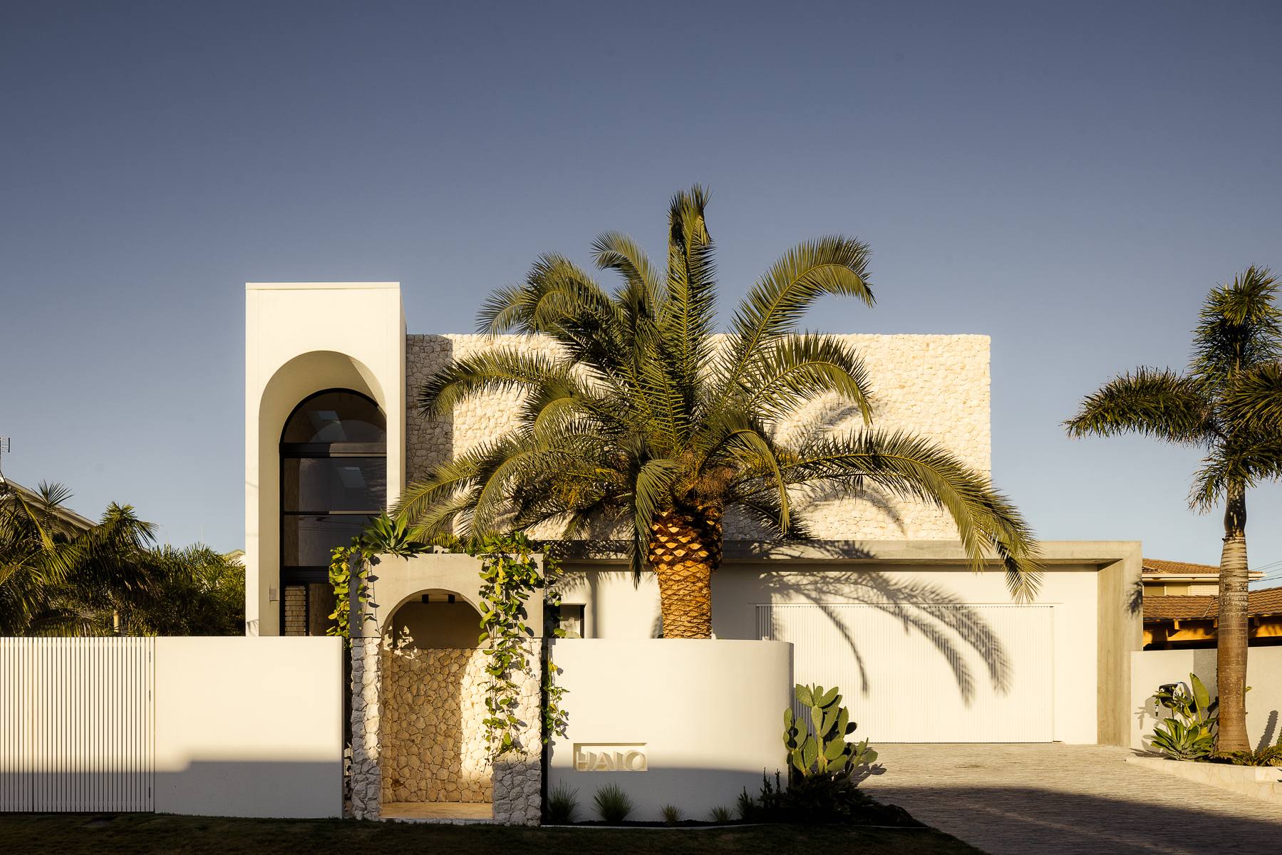 35 Yaringa Ave, Buddina – Calacatta Viola Marble, Elefanté Marble and Vein Cut Travertine interior, image 24 of 28